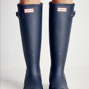 Hunter Rain Boots (matte navy)